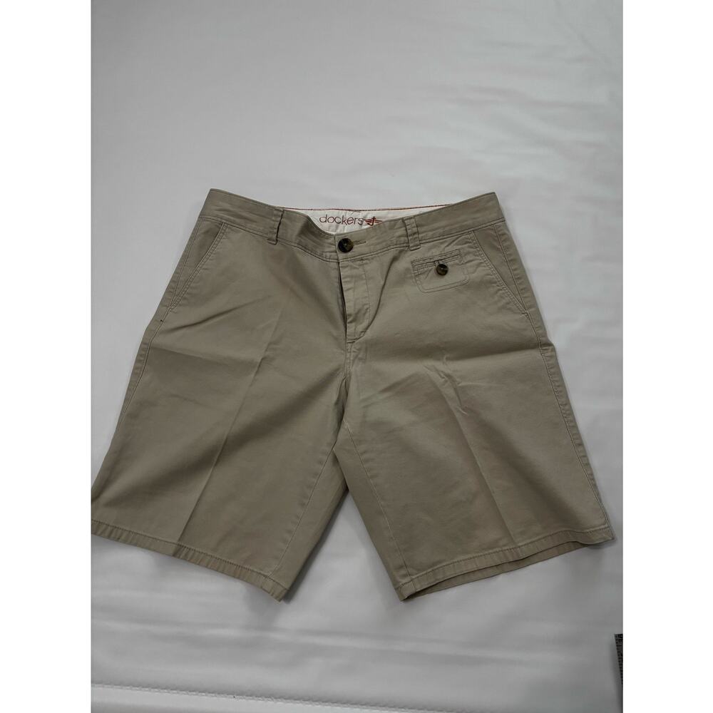 Women's Dockers cotton khaki chino shorts, size 12